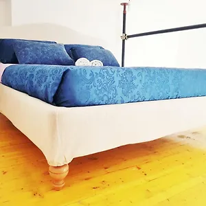 https://appartamento-zuretti-42.it-lombardy.com